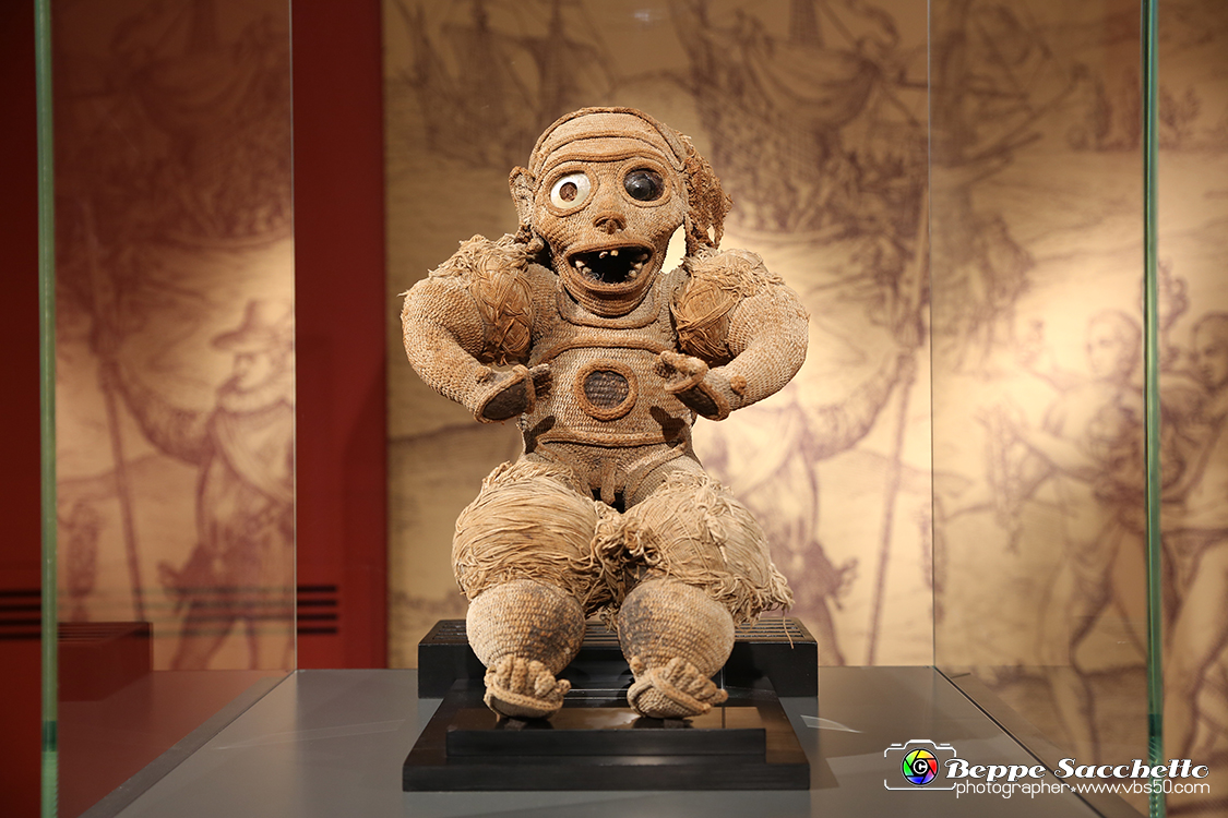 VBS_2087 - Mostra  Il mondo in una stanza. Testimonianze di culture extraeuropee.jpg